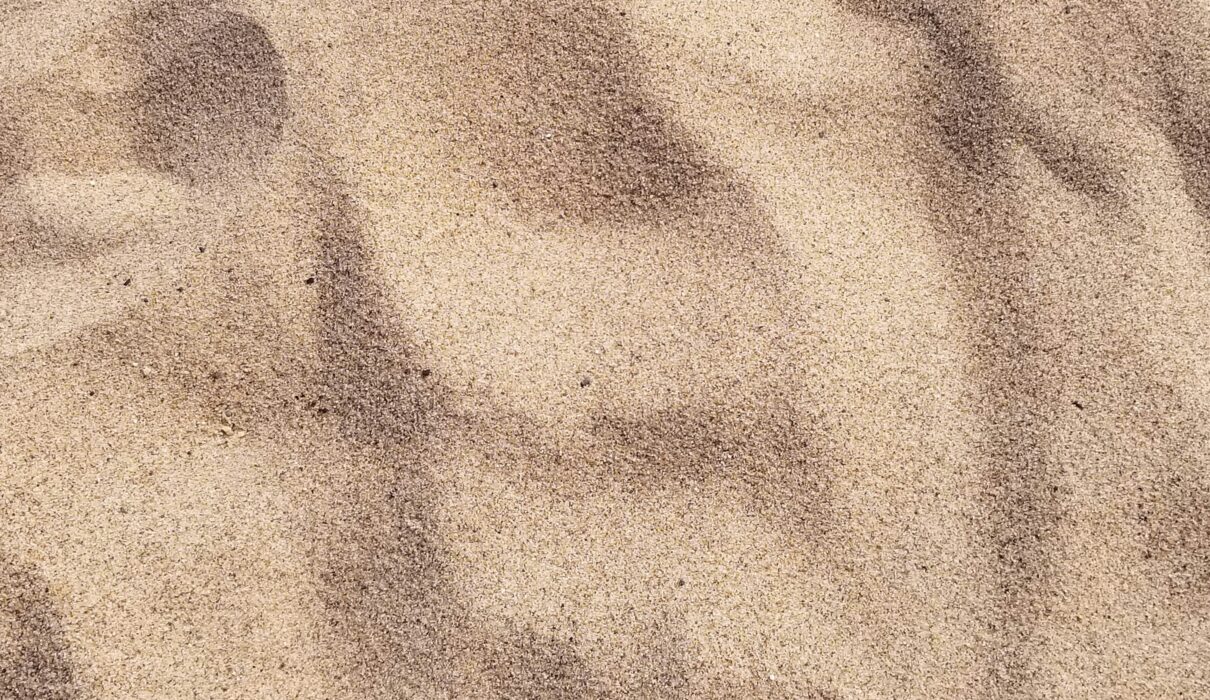 focus photo of brown sand